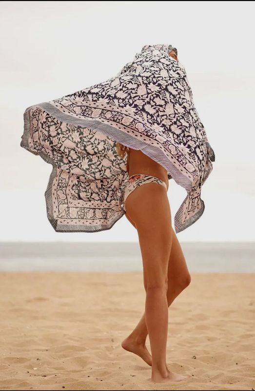 Sarong Black & White